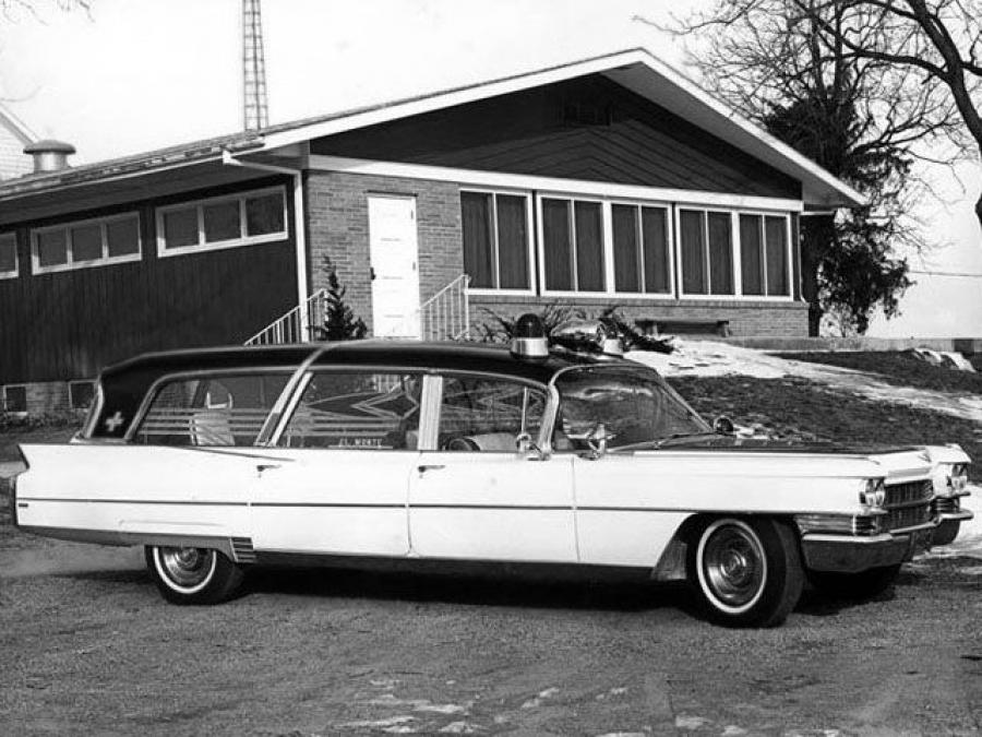  Cadillac Superior Crown Ambulance 1963 года  (фото 1 из 1)